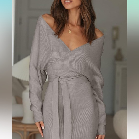 NWT- Beautiful Knit Long Sleeve Dress in Size Large- comes with belt. - Picture 4 of 7